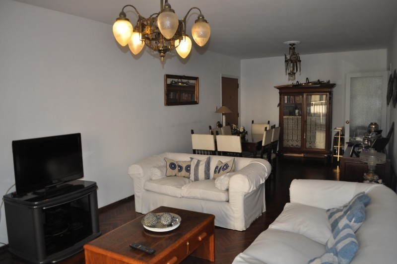 Apartamento de 2 dorm. en venta en Edificio Club Banco República, Benito Blanco esq. Buxareo, Pocitos